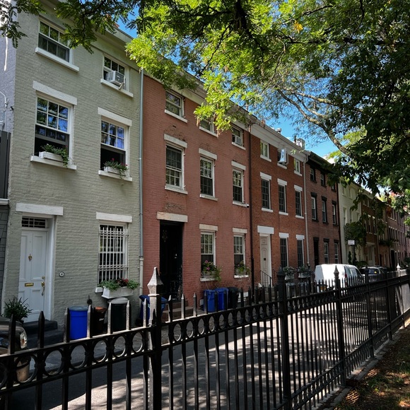 Meet your Posher, Meredith - Picture 1 of 2